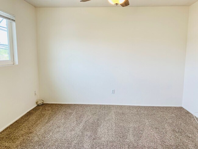 Building Photo - 2BD/1BA UPSTAIRS APARTMENT IN PACIFIC BEAC...