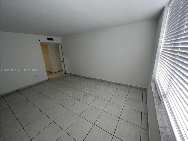 Building Photo - 17890 W Dixie Hwy