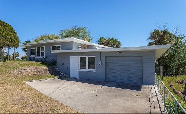 Building Photo - 2326 S Peninsula Dr