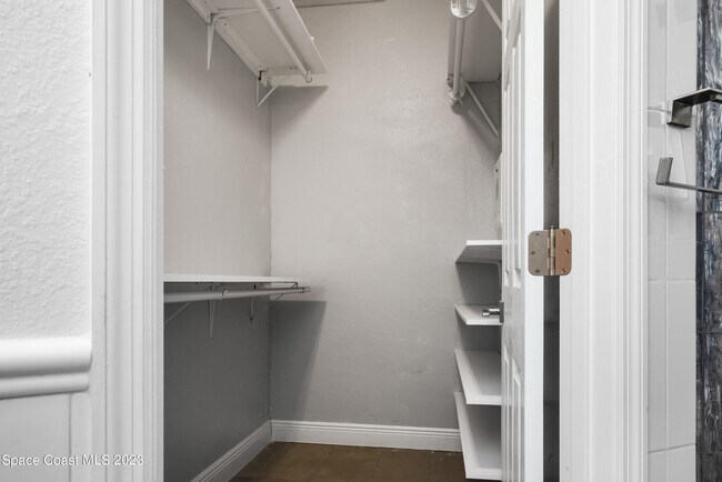 Building Photo - 1310 Lara Cir