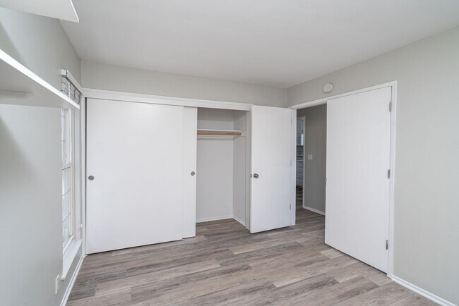 Building Photo - 314 E Bay Ave