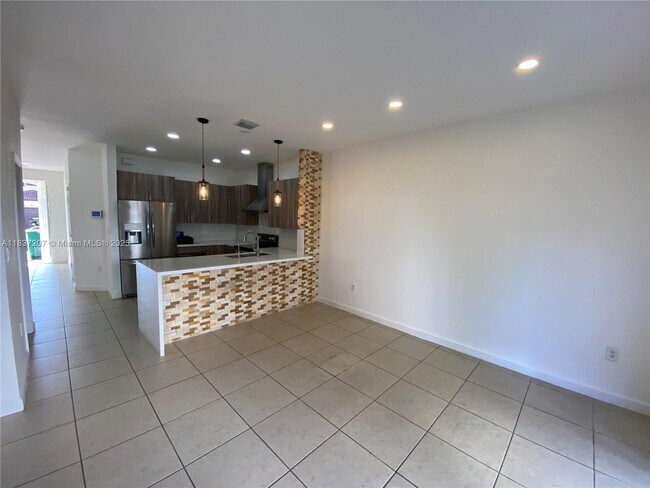 Building Photo - 343 NE 37th Terrace