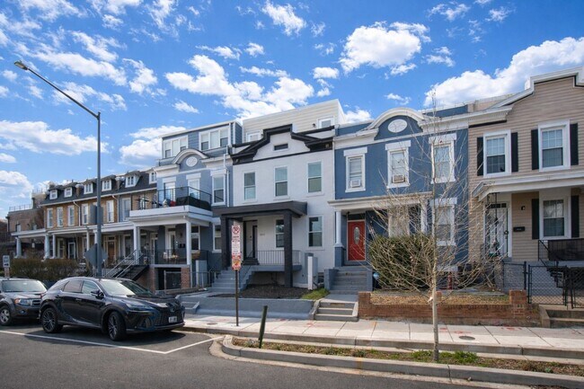 Building Photo - 3552 Warder St NW