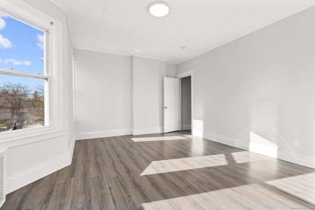 Building Photo - 394 Gregory St