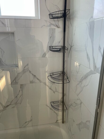 Building Photo - 265 E 69th Way