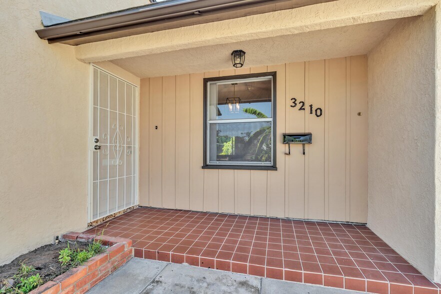 Front Door- Entry - 3210 Geronimo Ave
