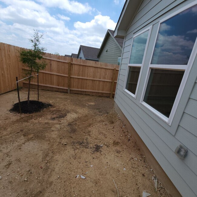 Building Photo - Welcome to the Heartbeat of South San Antonio In Vida