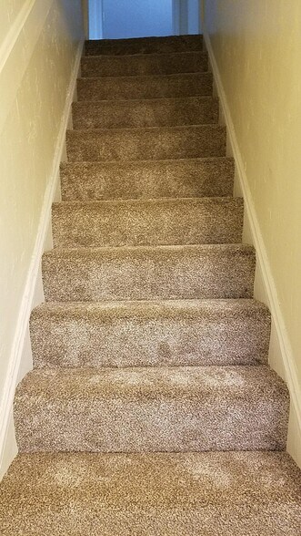 Building Photo - 660 Warren Ave