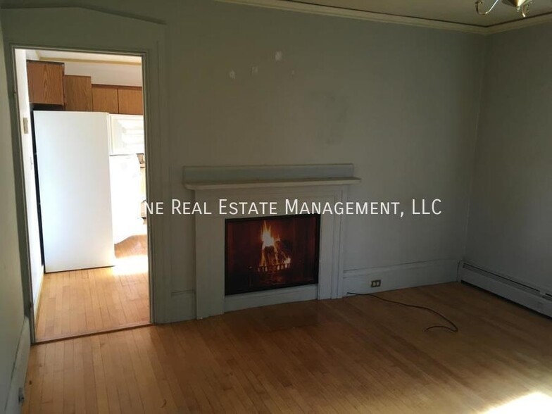 Building Photo - 15 Elm St