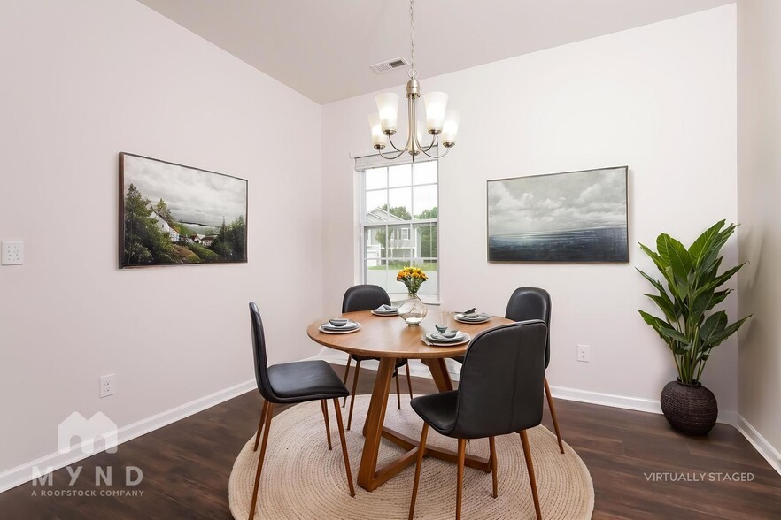 Building Photo - 700 Rose Mallow Dr