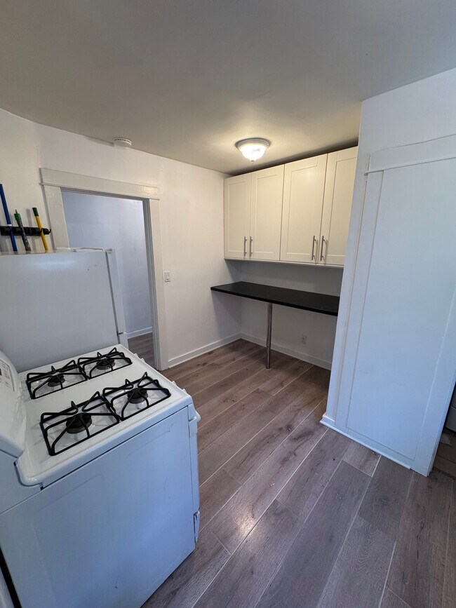 Kitchen Cont. - 8571 Rugby Dr