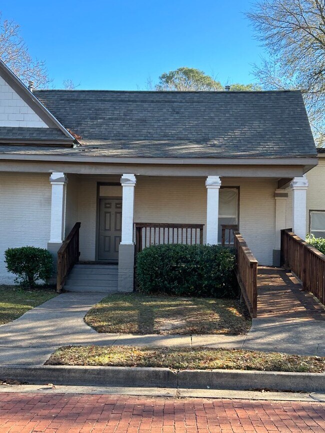 Building Photo - 722-726 S. Kennedy Ave.