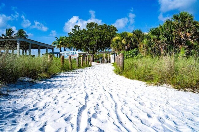 Building Photo - 1640 Saturn Rd