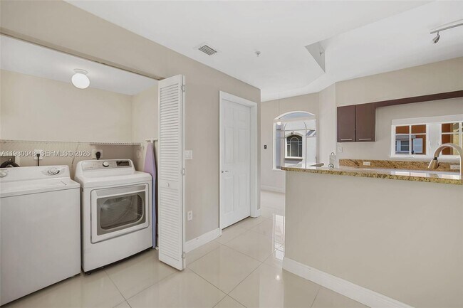 Building Photo - 2729 NE 184th Way