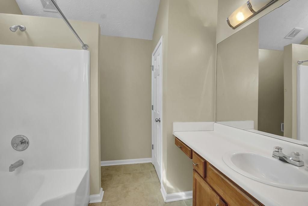 Building Photo - 40 Elisabeth Way