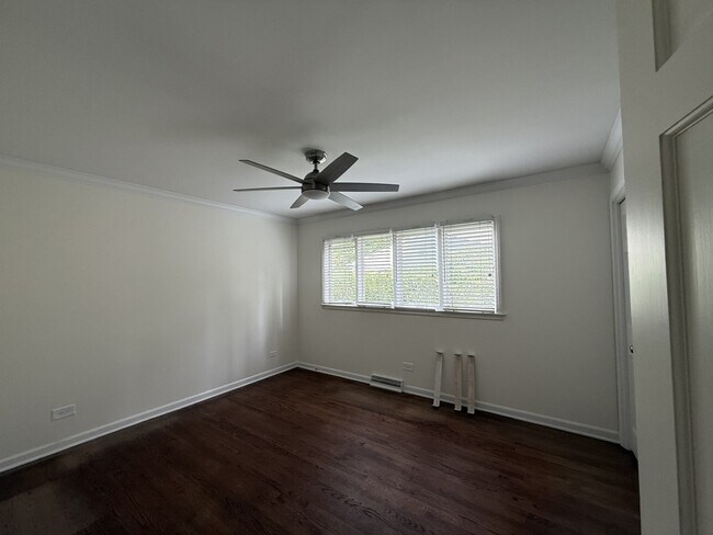 Building Photo - 687 Linden Ave