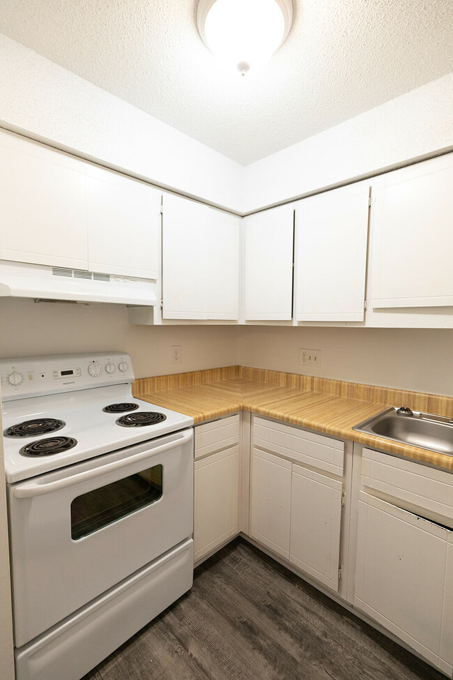 Kitchen (1) - Fairhill Apartments