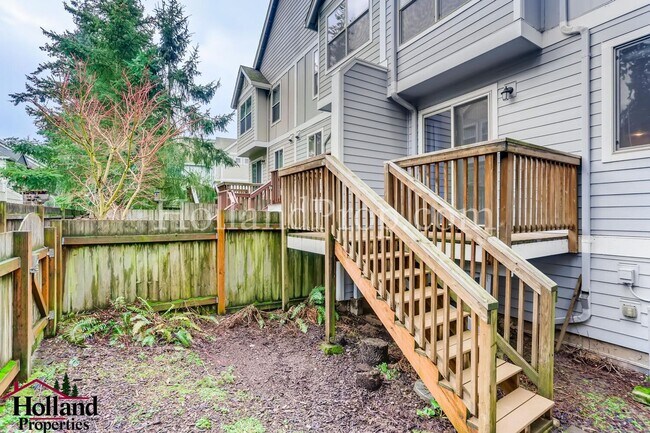 Building Photo - Pet free 3 bedroom Home with natural light...