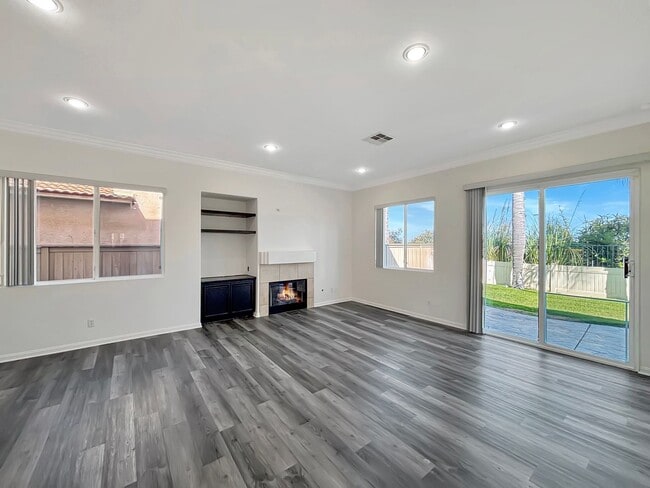 Building Photo - Beautiful 5BD/3BA House in Otay Ranch W/ W...