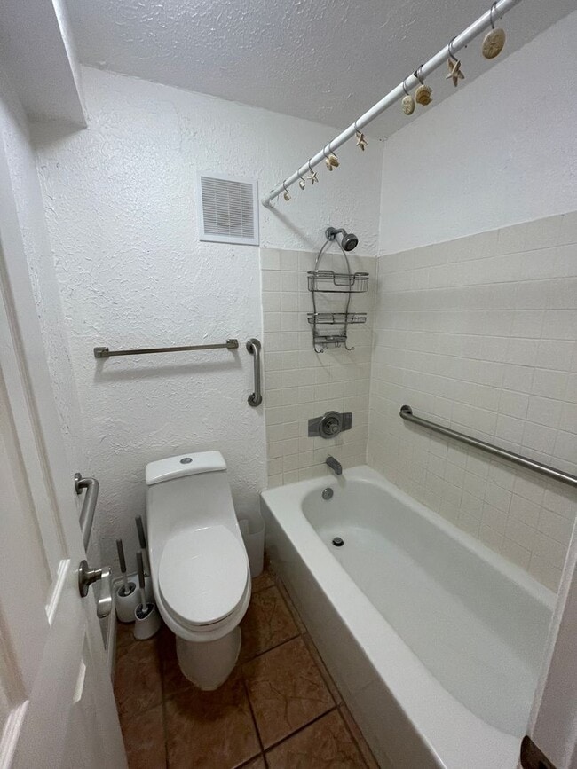 Building Photo - Royal Kahana Top Floor 2 bed/2bath