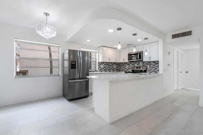 Building Photo - 108 Normandy Ln