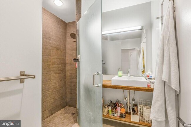 Building Photo - 1306 Hope St