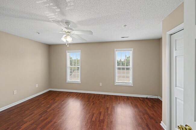 Building Photo - 118 Steam Engine Dr