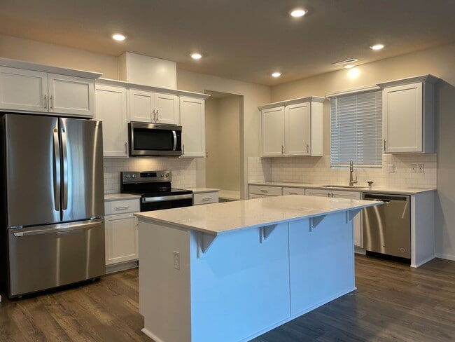 Building Photo - Don’t Miss This! Spacious Vancouver Home with Large Yard & Double Garage.
