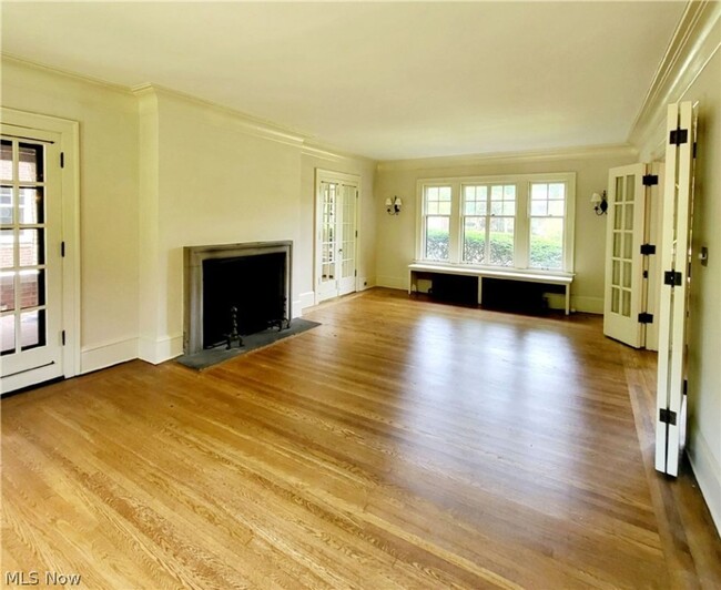 Building Photo - 6 BEDROOM IN CLEVELAND HEIGHTS FOR RENT - ...