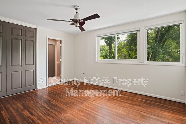 Building Photo - 6428 Earlham Dr