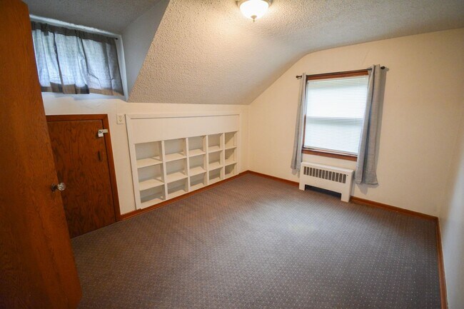 Building Photo - 420 8th Ave SE