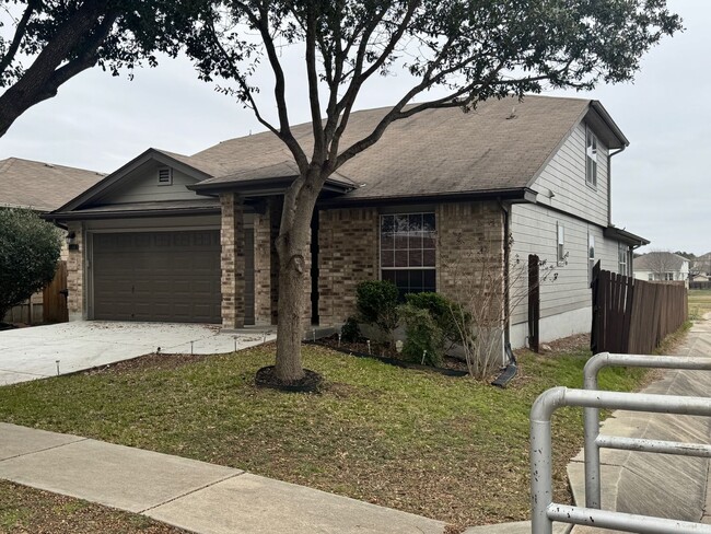 Building Photo - Ready for Move In! Nice & Large 5 bedroom ...