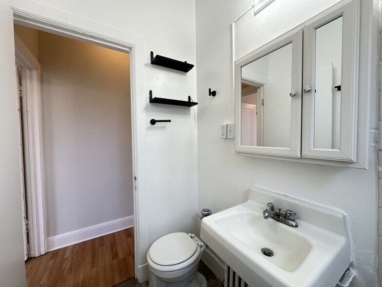 Building Photo - 3824 N Fremont St