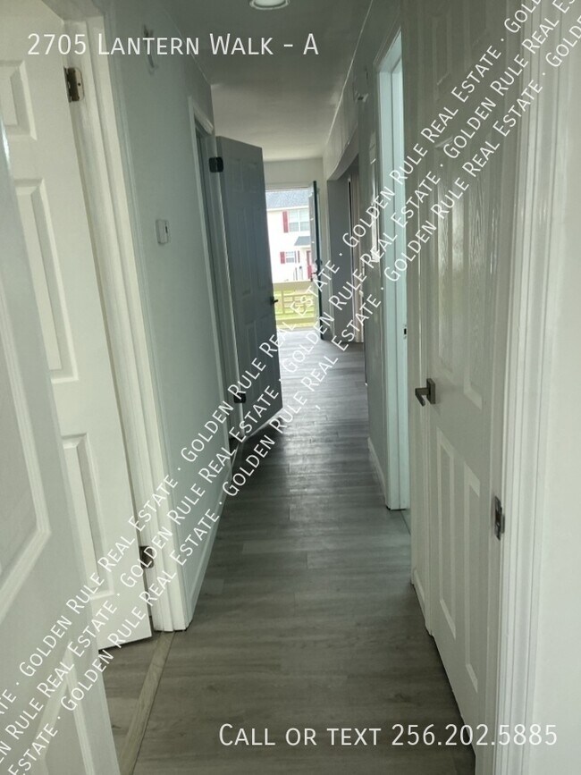 Building Photo - 2705 Lantern Walk SE