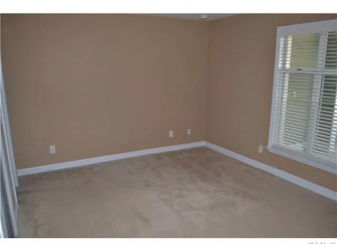 Building Photo - 1221 Westview Ln