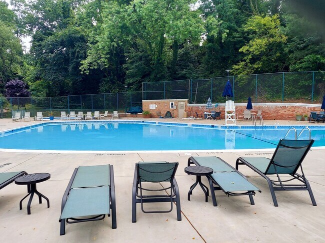 Building Photo - Spacious 1br/1bth Condo minutes from Downtown Silver Spring!