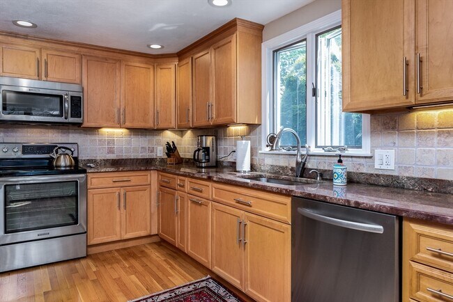 Building Photo - 8 Jackson Rd