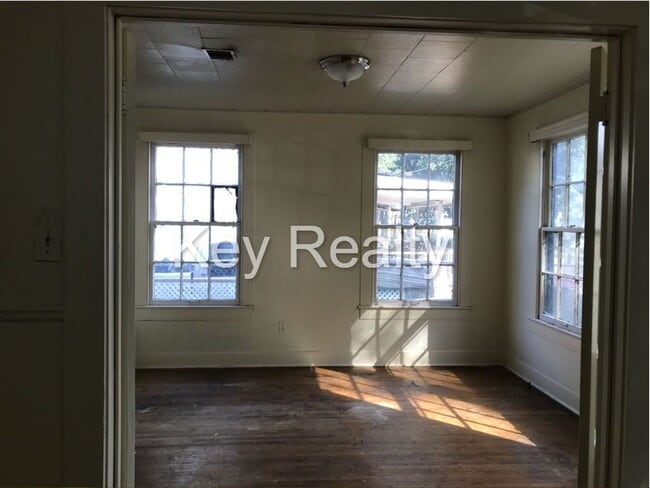 Building Photo - 112 Bentley St