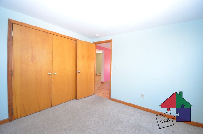Building Photo - 109 Maple St