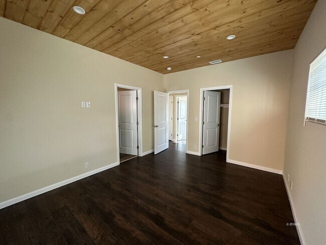 Building Photo - 52810 Sugar Pine Dr