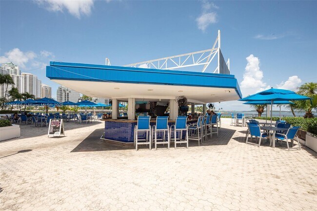 Building Photo - 801 Brickell Bay Dr