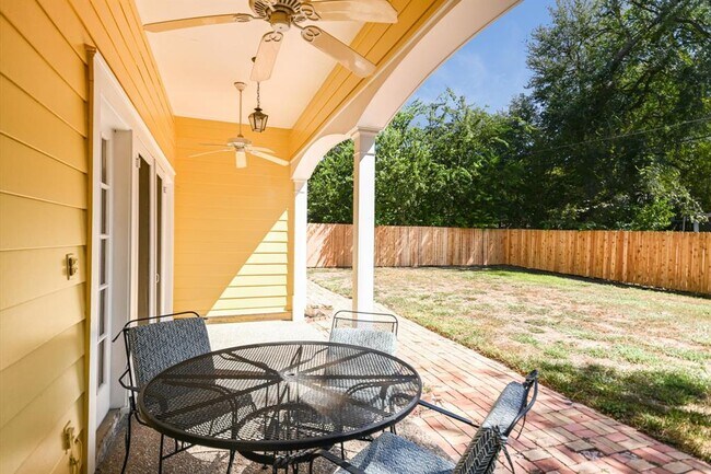 Building Photo - 1707 Mohle Dr