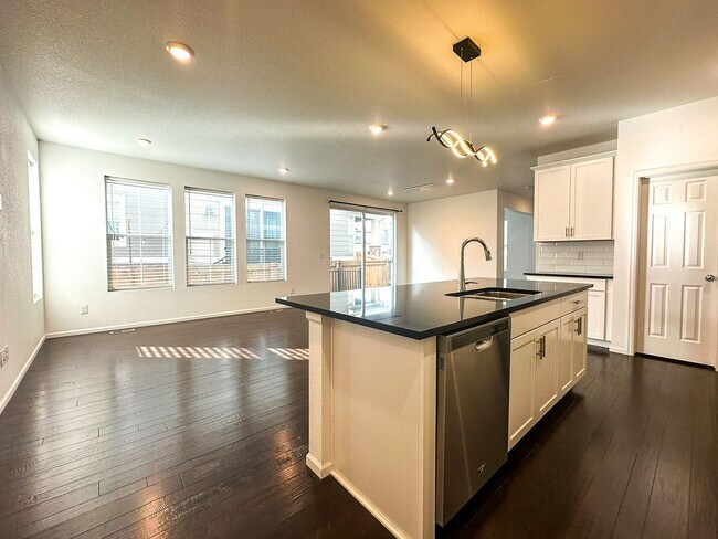 Building Photo - Senderos Creek 3bd paired home