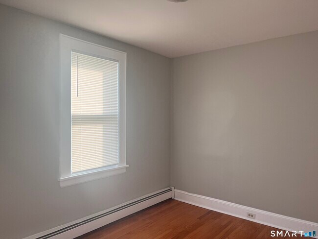 Building Photo - 460 Anson St