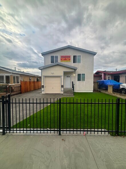 Primary Photo - 438 W 71st St