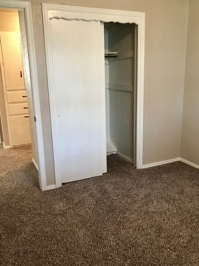 Building Photo - Beautifully Updated Vintage Home!