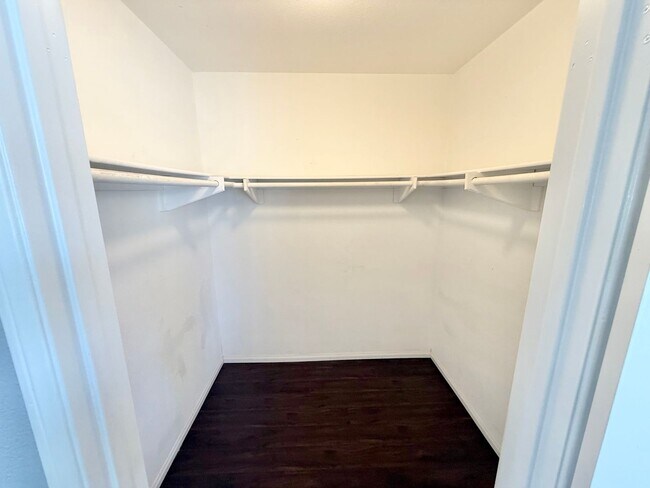 Building Photo - Beautiful 3 bed/3 bath In Costa Mesa