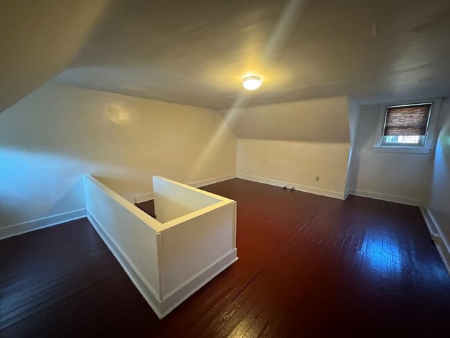 Building Photo - Updated Highland Park Townhome!