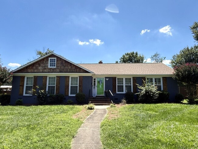 Primary Photo - Updated Home Near The Plaza Road!