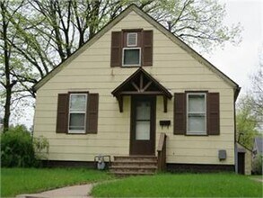 Building Photo - 2 bedroom, 1 bath house